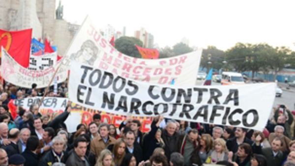 En este momento estás viendo Masiva marcha social contra la violencia de los narcos en Rosario